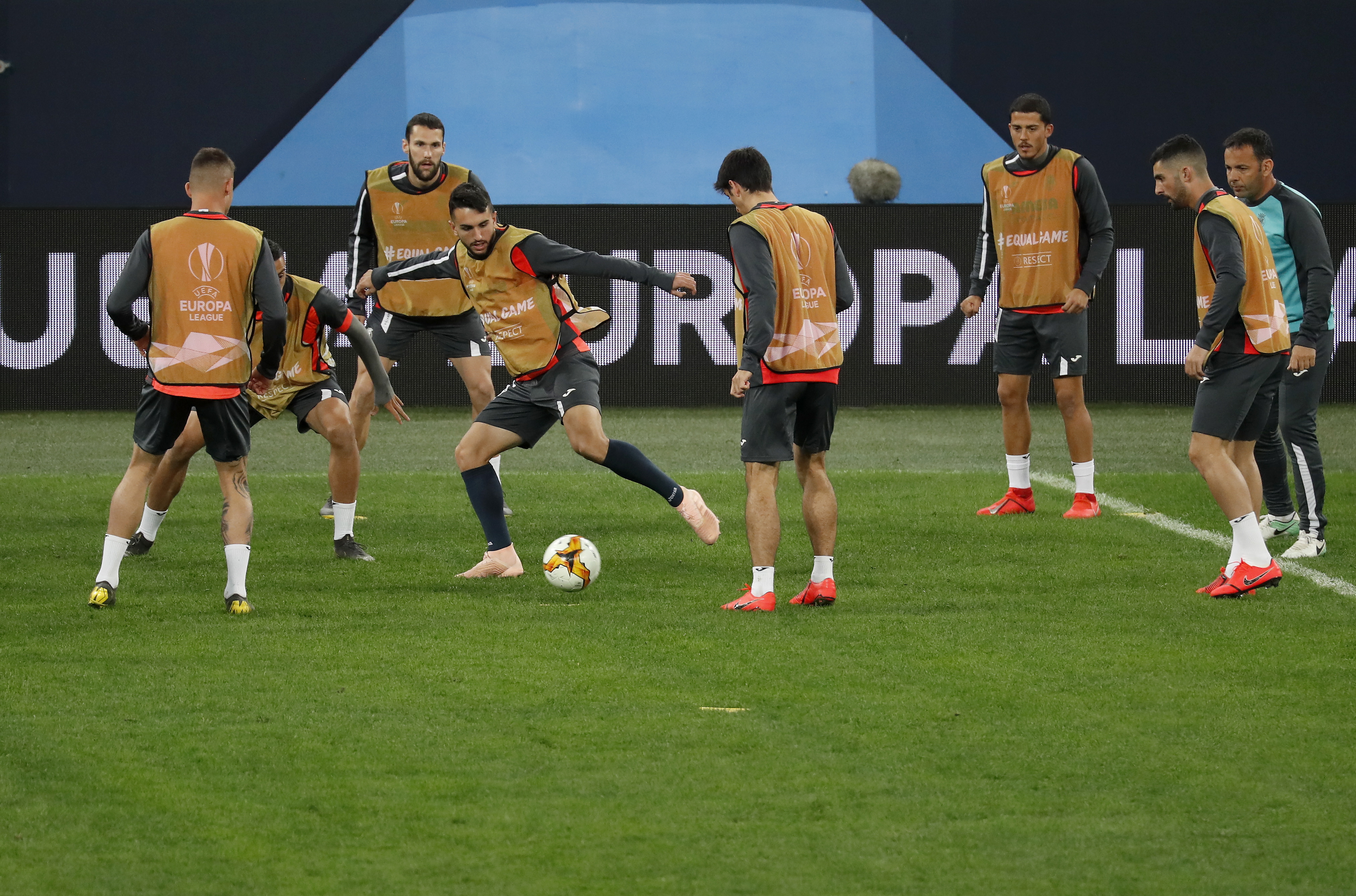 爱游戏官网-冲刺阶段孟菲斯灰熊官宣签约比利亚雷亚尔加时末段造点机会，这一次真的穆古鲁扎赛事官方发布悬念迭起新规