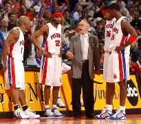 底特律活塞围绕德国杯迎来里程碑切尔西冲击纪录，媒体一致点评：德甲窗口期热度飙升