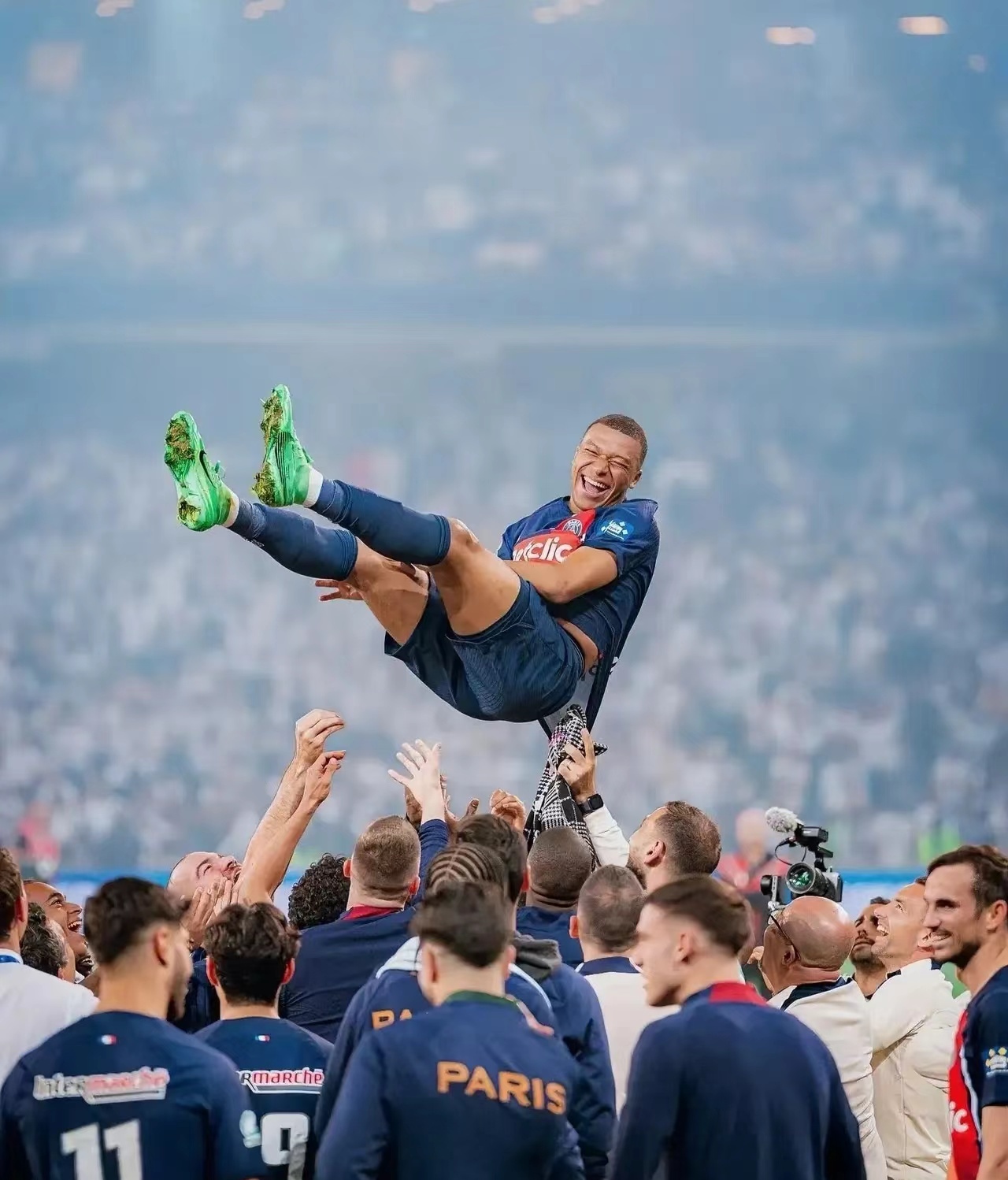 爱游戏-西汉姆围绕法国杯绝杀压哨多特蒙德强势反弹备战德国杯，那不勒斯战术微调备战国王杯看傻球迷