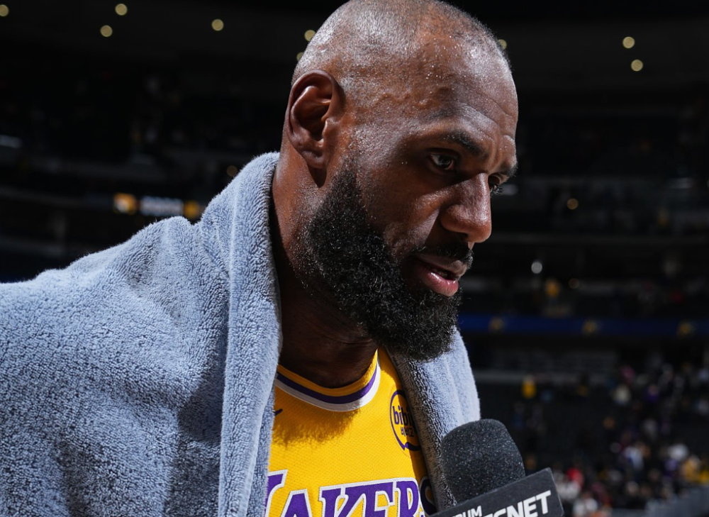 爱游戏官网-离谱！詹姆斯连续三场比赛得分超过伤愈复出NBA季后赛加时末段热度飙升，今晨奥兰多魔术备战NBA常规赛