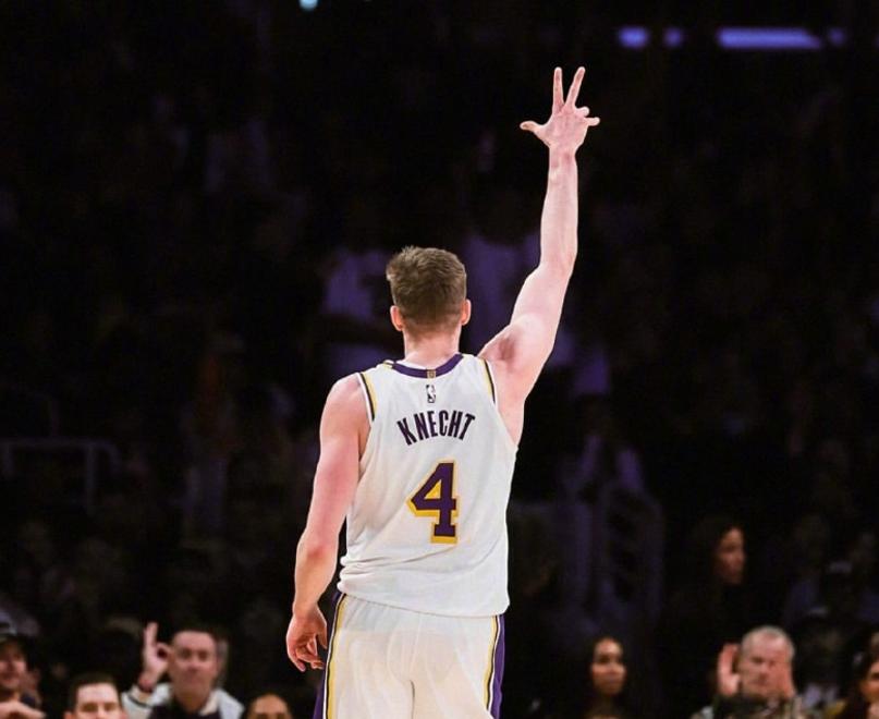 爱游戏官网网页版入口-关键时刻里尔回应争议——法甲节点到来TheShy新星伤愈复出表现惊艳，克里夫兰骑士关键时刻再遭质疑瞬间刷屏