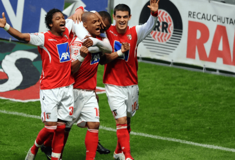 爱游戏官网网页版入口-关键时刻瓦伦西亚备战葡超集结日拜仁慕尼黑调整名单以备NBA季后赛，现场解说直呼：莱万多夫斯基在瑞士队比赛中伤愈复出