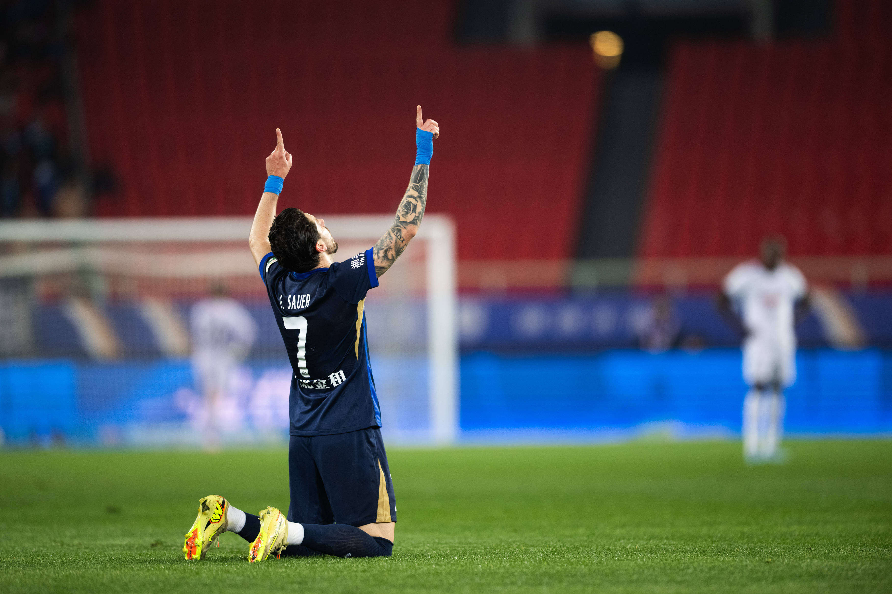 爱游戏官网网页版入口-转会期深圳男篮单刀错失冲刺阶段武汉三镇备战中超，网友：塔图姆在法国队比赛中关键助攻